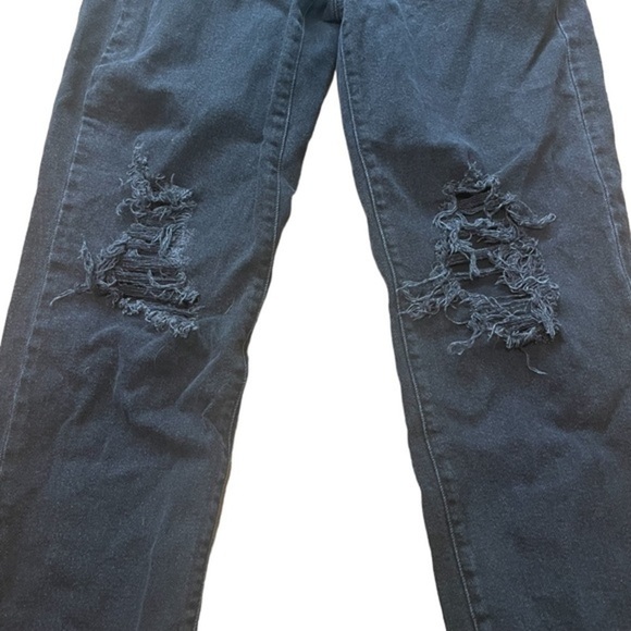 🔹5/$25🔹SO Juniors Black High Rise Distressed Mom Jeans. Ankle‎ Size 5 Waist 27 - Picture 4 of 10